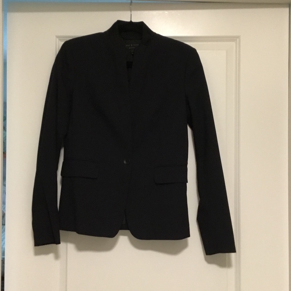 Fabulous Rag and Bone 95% wool/laine leather trim around the collar